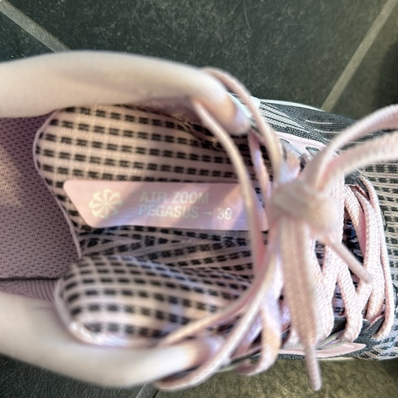 Kids Nike Air Zoom Pegasus - Size 5Y - Picture 6 of 6